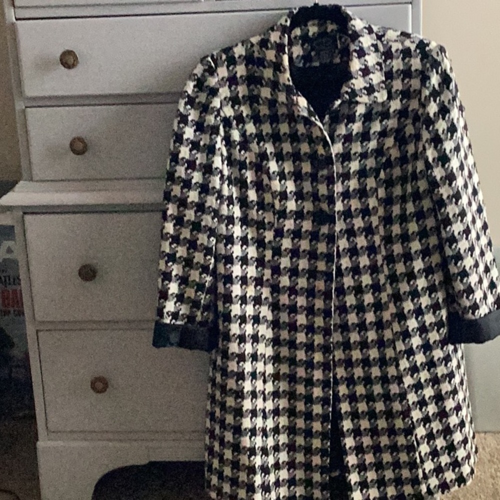Cute Houndstooth Lightweight Coat. - image 1